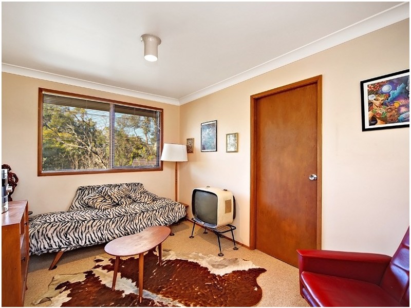 9 Samoa Avenue, Picnic Point NSW 2213