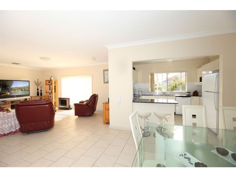 1/837 Henry Lawson Drive, Picnic Point NSW 2213