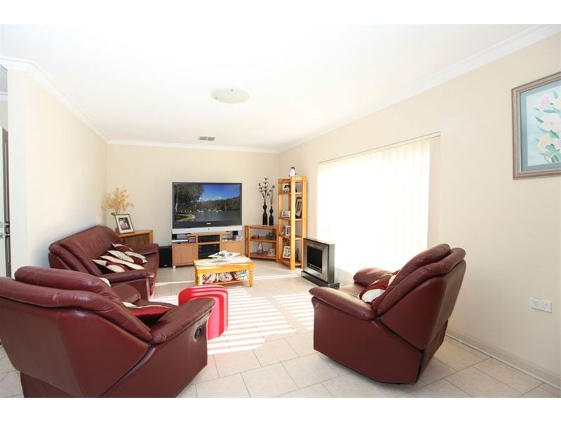 1/837 Henry Lawson Drive, Picnic Point NSW 2213