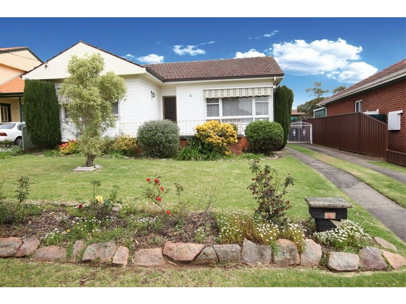 8 Roslyn Avenue, Panania NSW 2213