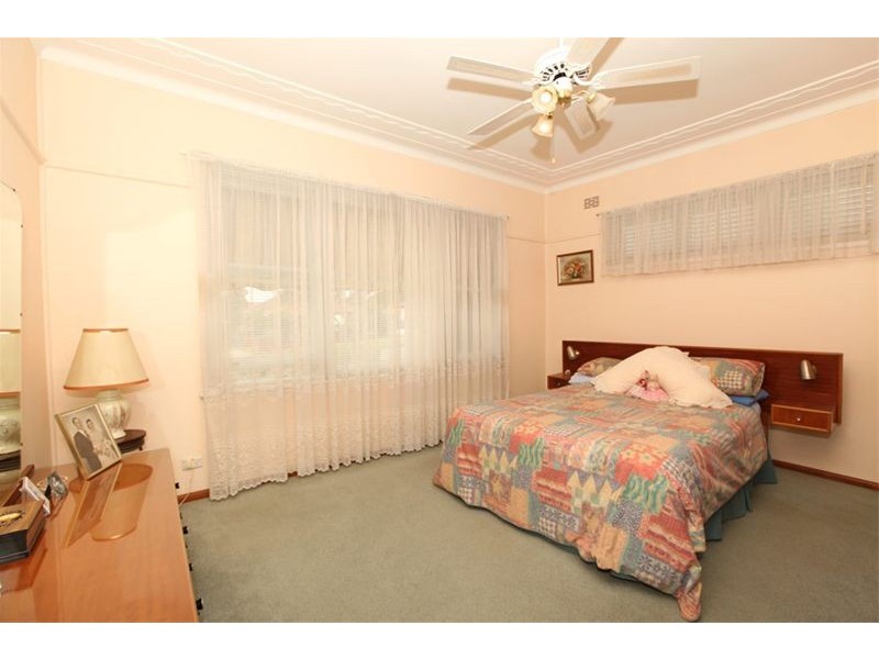 8 Roslyn Avenue, Panania NSW 2213