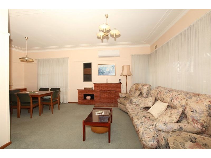 8 Roslyn Avenue, Panania NSW 2213