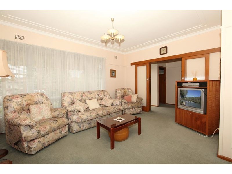 8 Roslyn Avenue, Panania NSW 2213