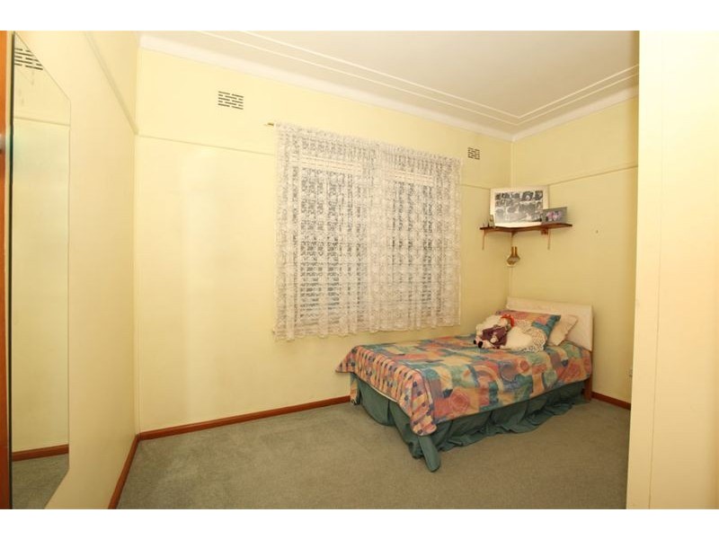 8 Roslyn Avenue, Panania NSW 2213