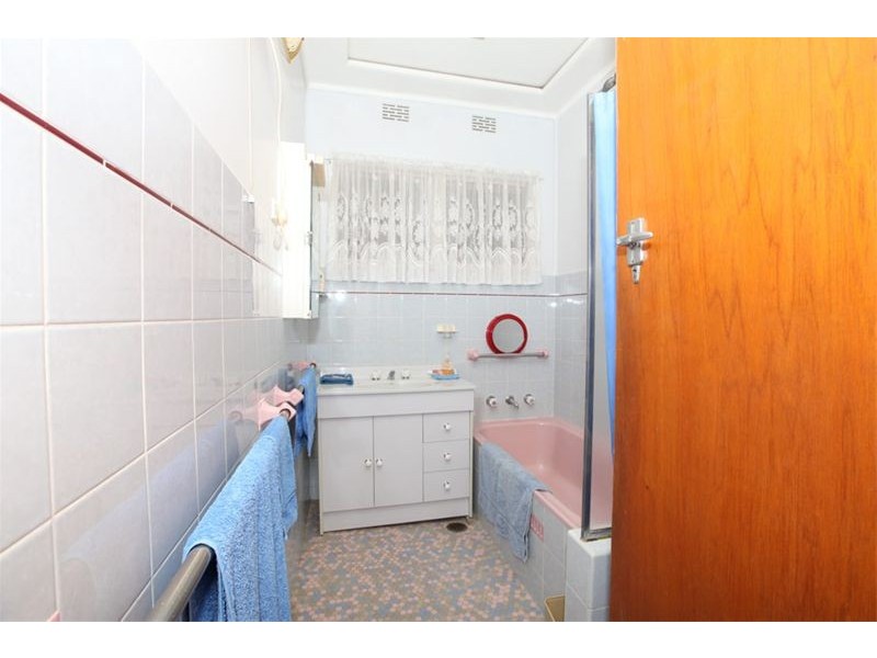 8 Roslyn Avenue, Panania NSW 2213