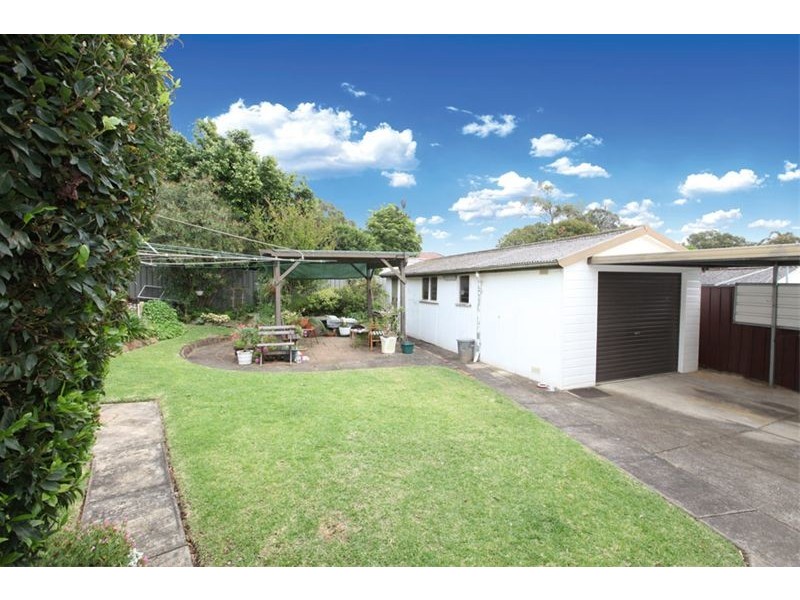 8 Roslyn Avenue, Panania NSW 2213