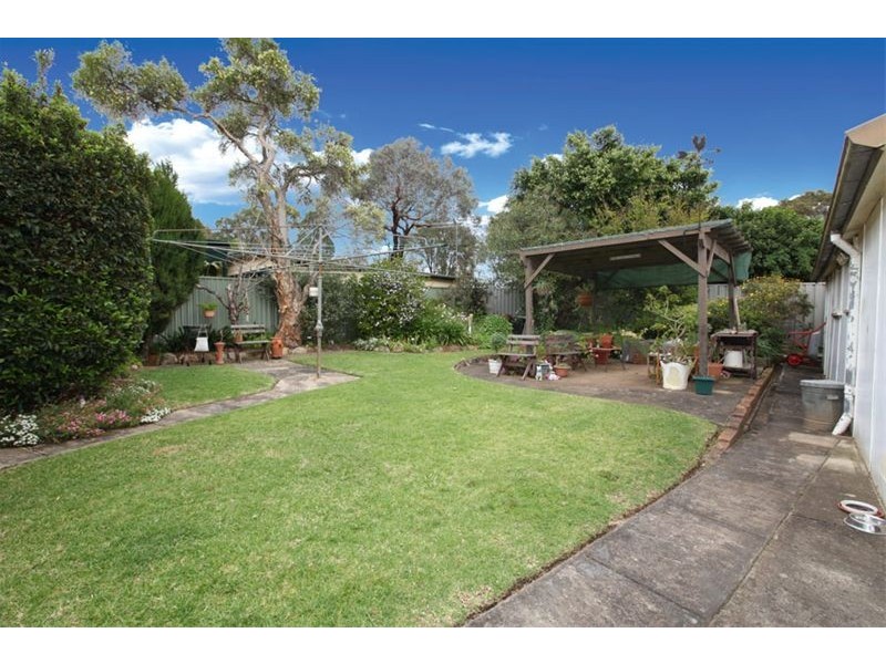 8 Roslyn Avenue, Panania NSW 2213