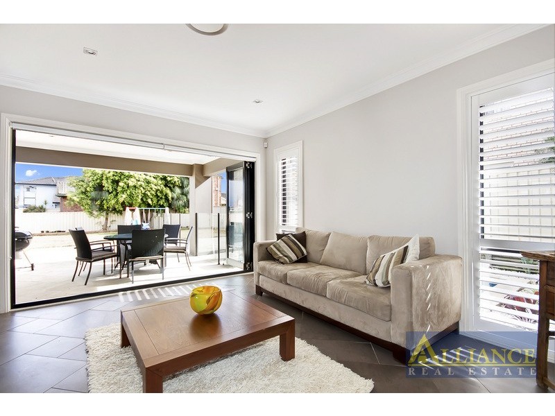 176 Lambeth Street, Picnic Point NSW 2213