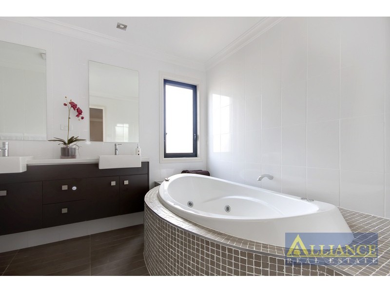 176 Lambeth Street, Picnic Point NSW 2213
