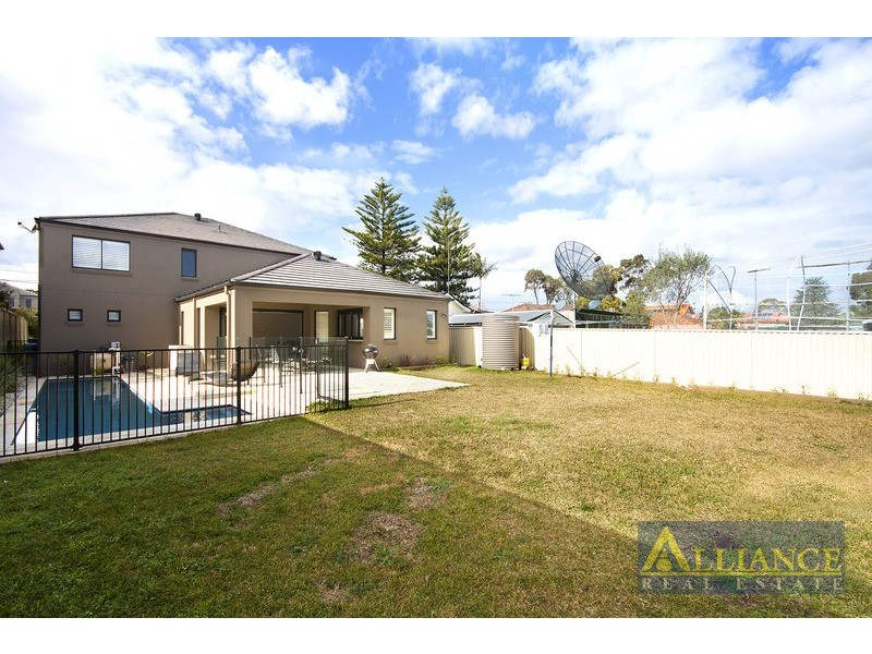 176 Lambeth Street, Picnic Point NSW 2213