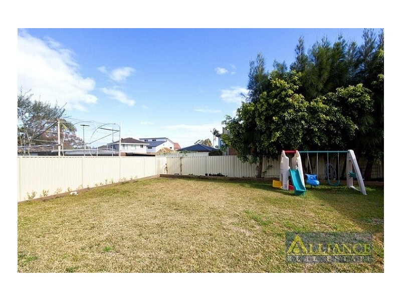 176 Lambeth Street, Picnic Point NSW 2213