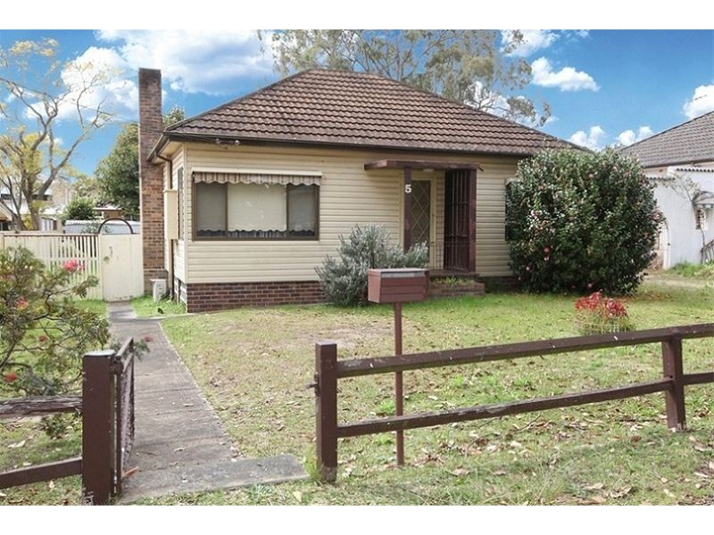 5 Cheatle Street, East Hills NSW 2213