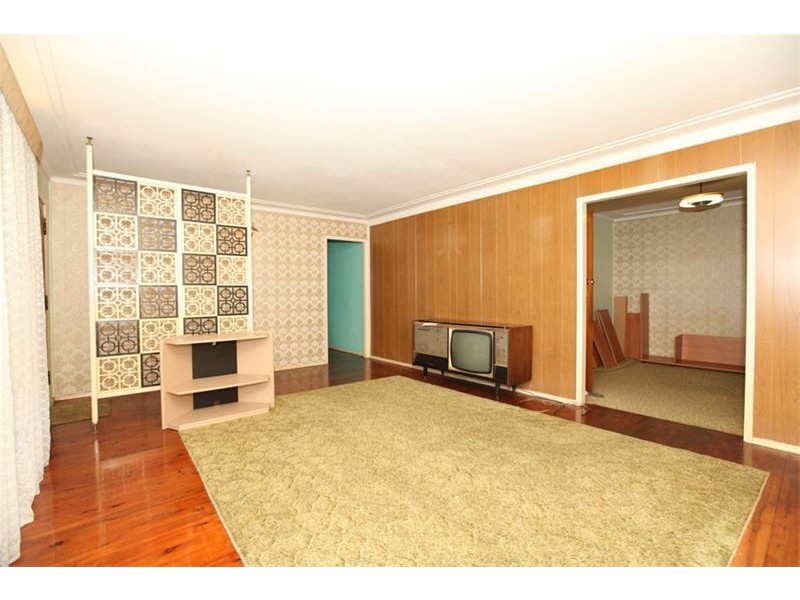 913 Henry Lawson Drive, Picnic Point NSW 2213