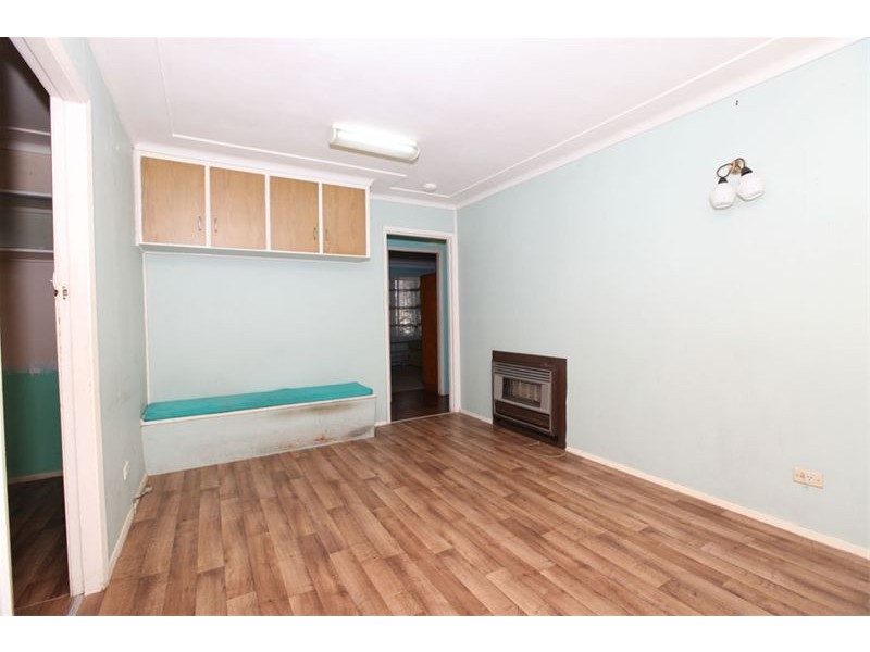 913 Henry Lawson Drive, Picnic Point NSW 2213