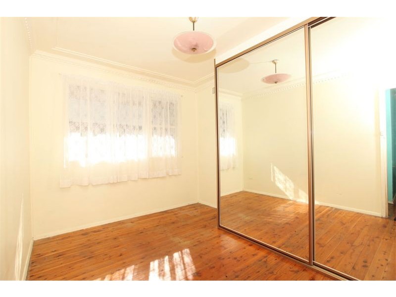 913 Henry Lawson Drive, Picnic Point NSW 2213