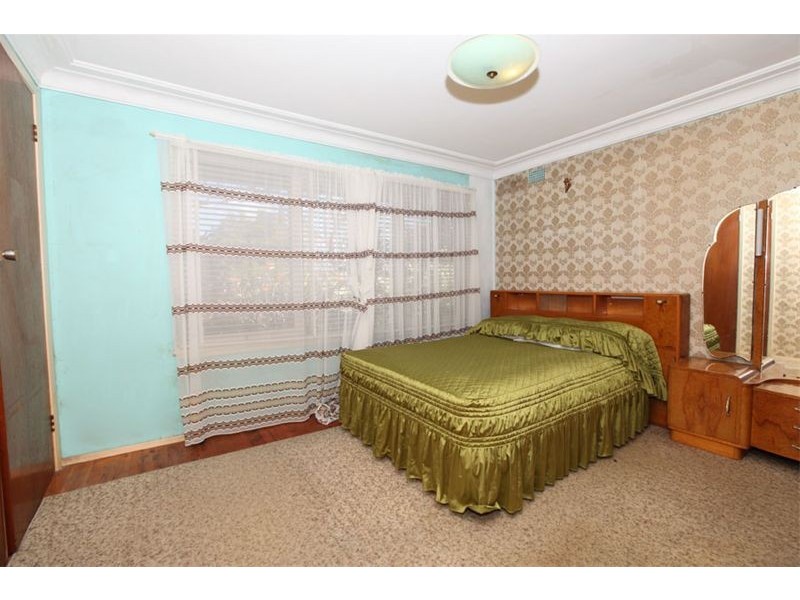 913 Henry Lawson Drive, Picnic Point NSW 2213