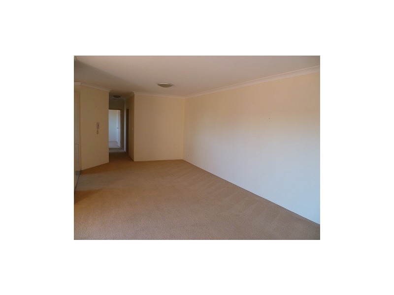 8/49 Maclaurin Avenue, East Hills NSW 2213