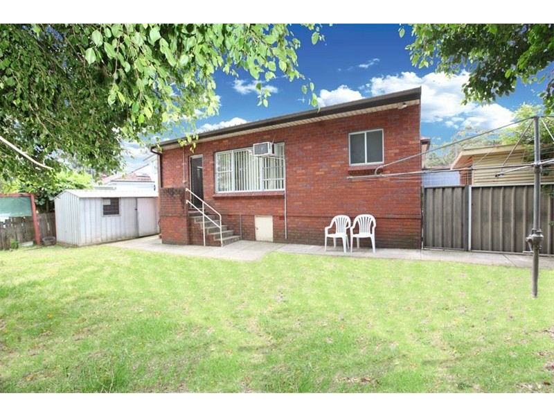 8 Kathleen Parade, Picnic Point NSW 2213
