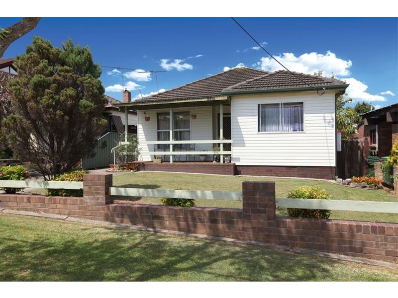 6 Kelvin Parade, Picnic Point NSW 2213