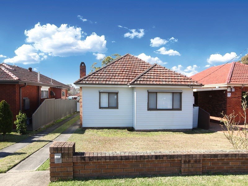 5 Picnic Point Road, Panania NSW 2213