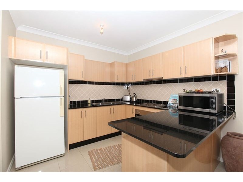16 Eileen Street, Picnic Point NSW 2213