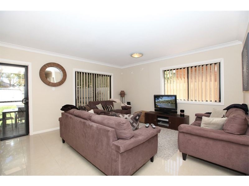 16 Eileen Street, Picnic Point NSW 2213