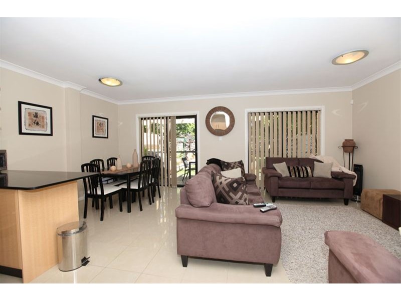 16 Eileen Street, Picnic Point NSW 2213