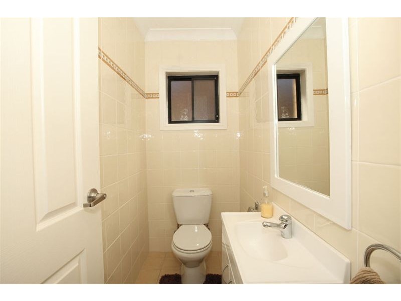 16 Eileen Street, Picnic Point NSW 2213