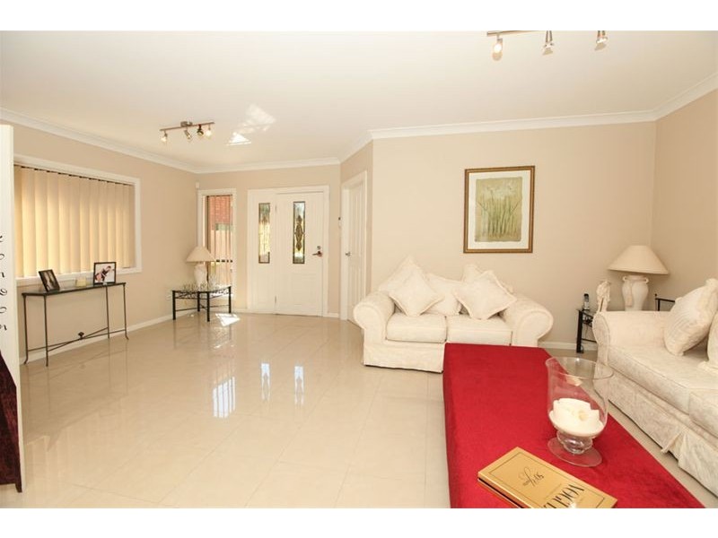 16 Eileen Street, Picnic Point NSW 2213