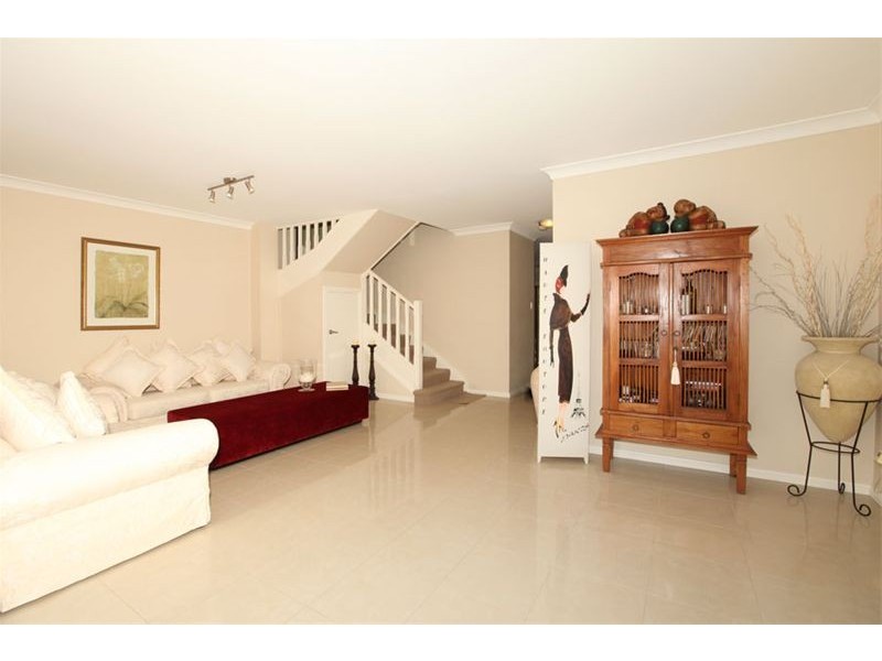 16 Eileen Street, Picnic Point NSW 2213