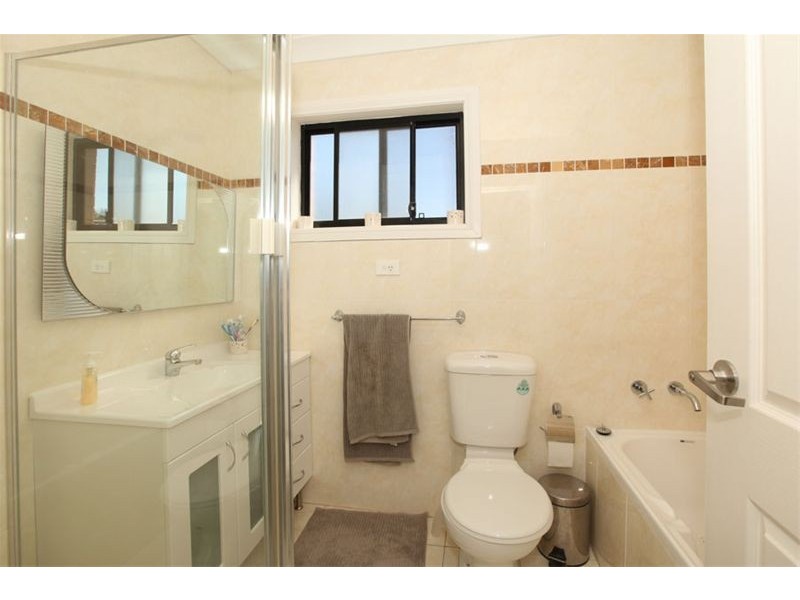 16 Eileen Street, Picnic Point NSW 2213