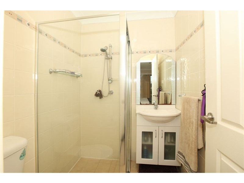 16 Eileen Street, Picnic Point NSW 2213