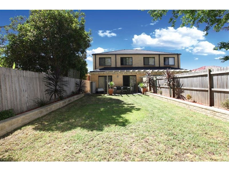 16 Eileen Street, Picnic Point NSW 2213
