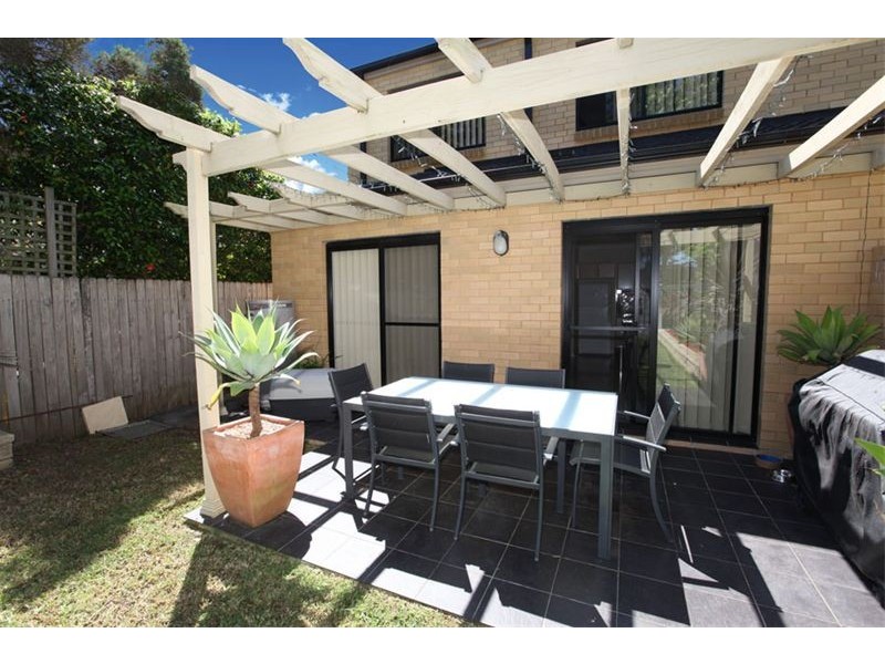16 Eileen Street, Picnic Point NSW 2213
