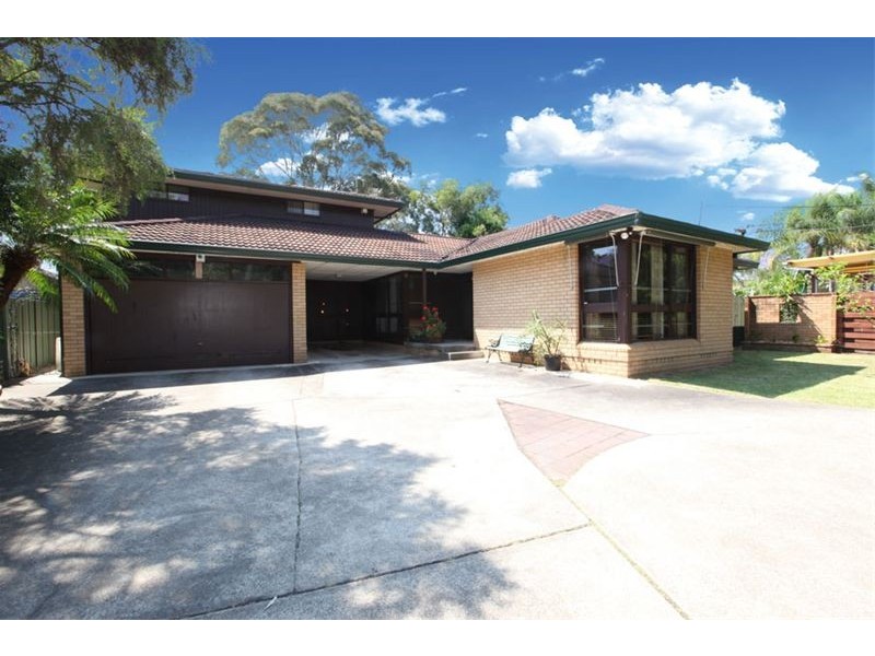 897 Henry Lawson Drive, Picnic Point NSW 2213