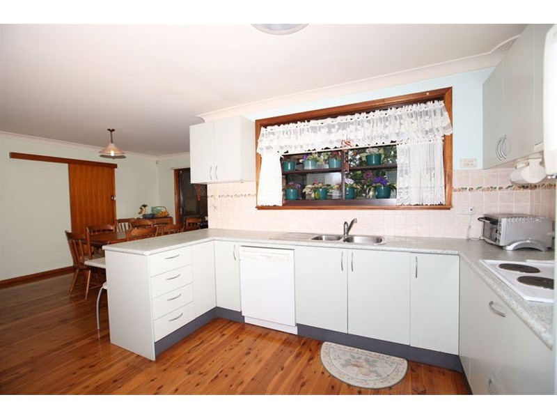 897 Henry Lawson Drive, Picnic Point NSW 2213