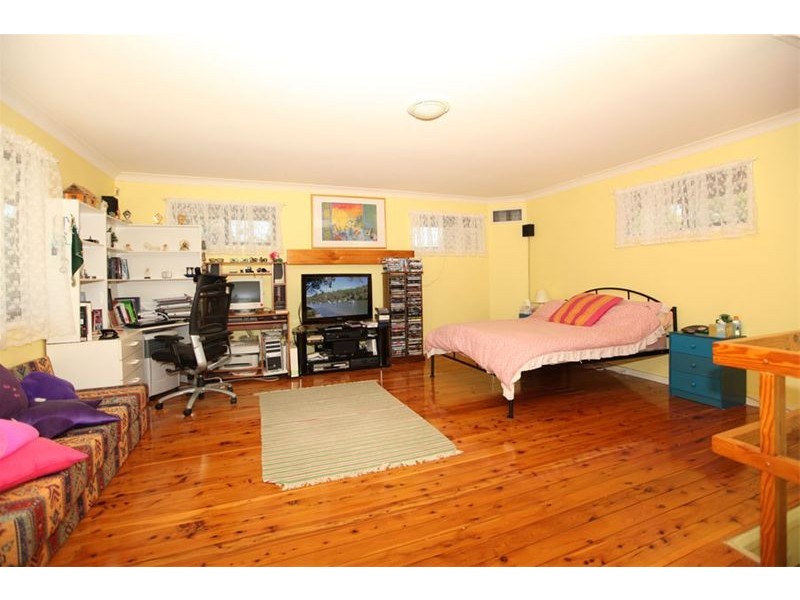 897 Henry Lawson Drive, Picnic Point NSW 2213