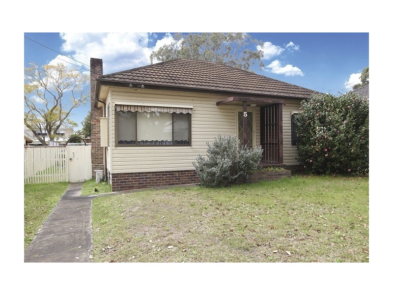 5 Cheatle Street, East Hills NSW 2213