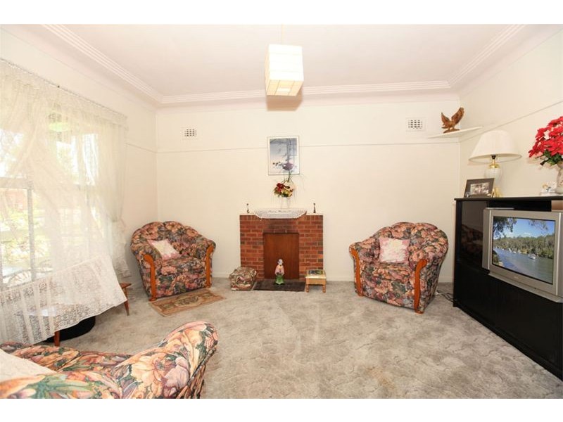 6 Kelvin Parade, Picnic Point NSW 2213