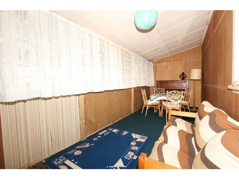6 Kelvin Parade, Picnic Point NSW 2213