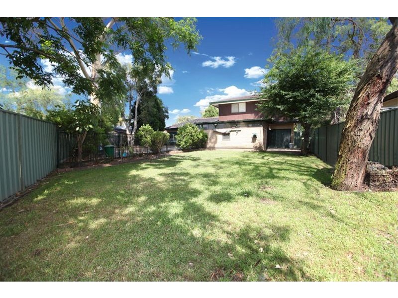 897 Henry Lawson Drive, Picnic Point NSW 2213