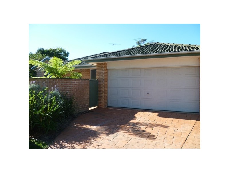 1/8 Cowland Avenue, East Hills NSW 2213