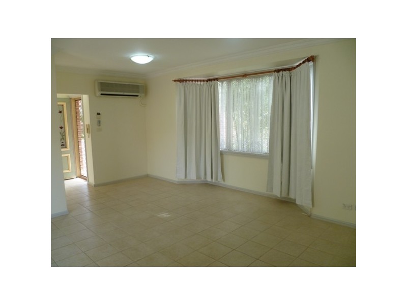 2/27 Child Street, East Hills NSW 2213