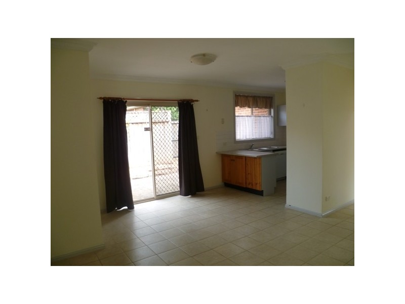 2/27 Child Street, East Hills NSW 2213