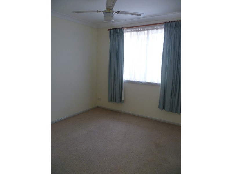 2/27 Child Street, East Hills NSW 2213