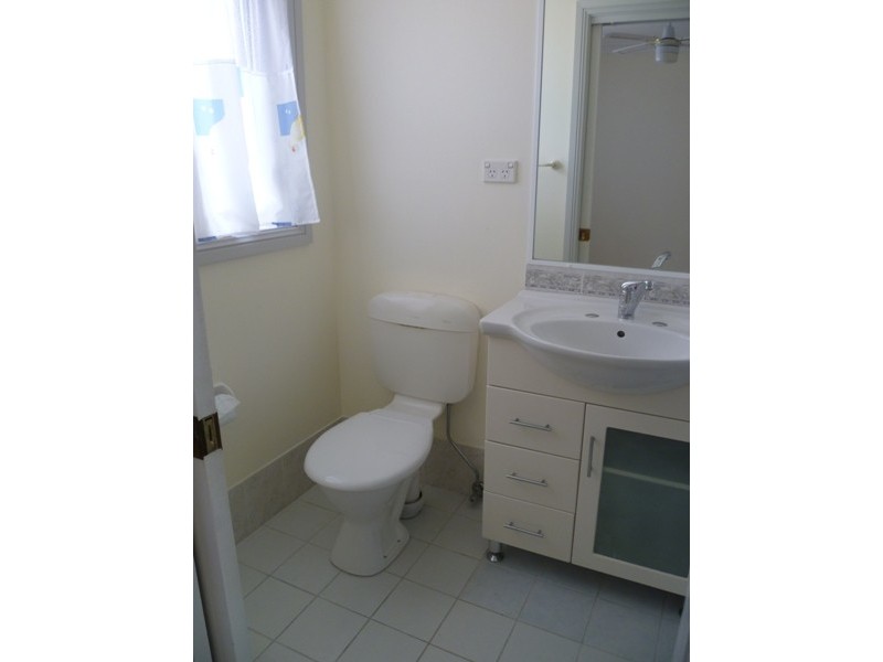 2/27 Child Street, East Hills NSW 2213