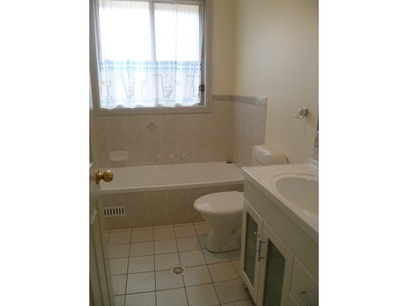 2/27 Child Street, East Hills NSW 2213