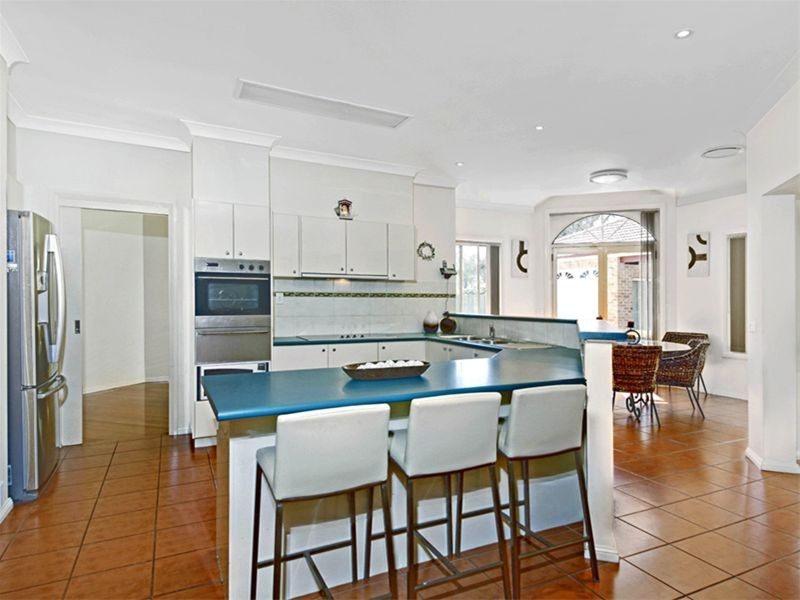 37 Victor Avenue, Picnic Point NSW 2213