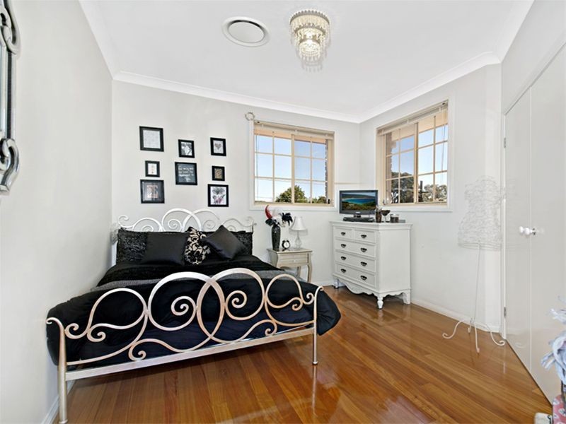 37 Victor Avenue, Picnic Point NSW 2213