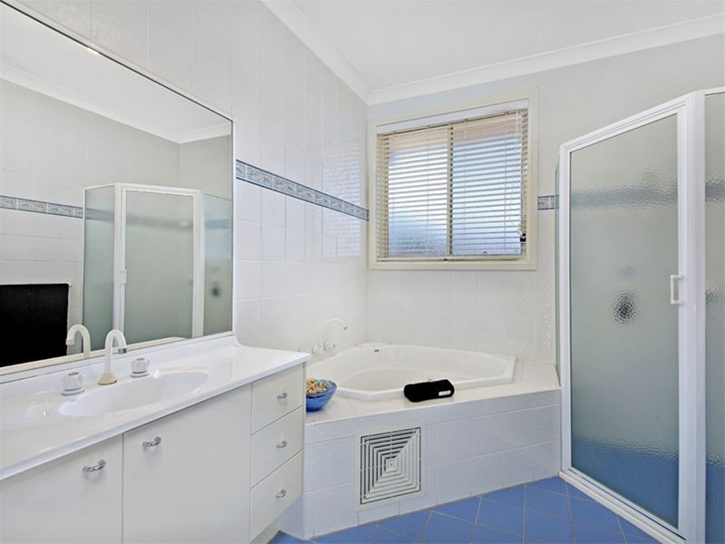37 Victor Avenue, Picnic Point NSW 2213